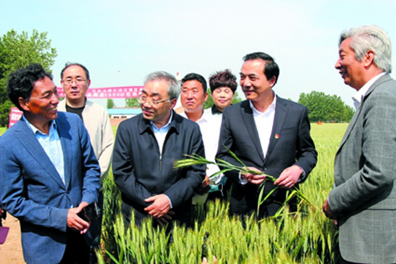 许为钢在基地畅谈800.jpg