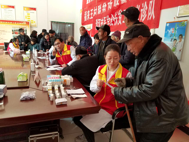 三下乡扶贫义诊3.jpg