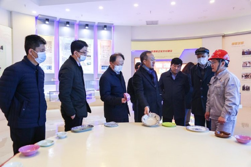 工作组到企业实地参观调研